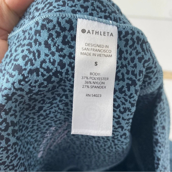 Athleta Womens Small Salutation Stash II Textured Blue Cheetah Print Leggings - Picture 7 of 9